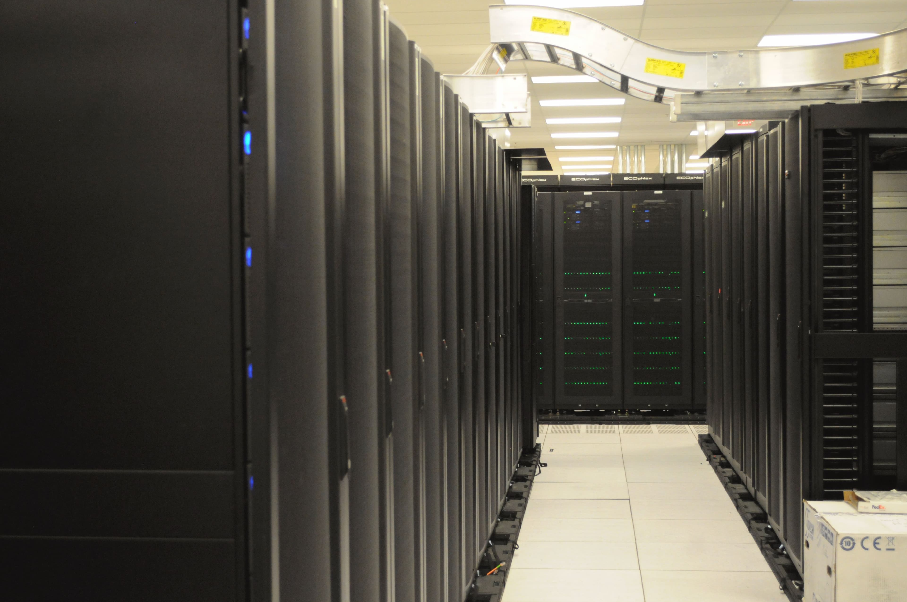 Infrastruktura VDS z serwerami rack i dedykowaną pulą CPU/RAM
